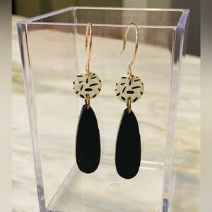 Earrings 🟣 Acrylic dangle style